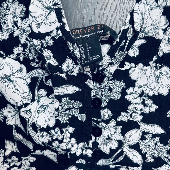 Forever 21 Printed Casual Black and White Jumpsuit - Picture 3 of 8